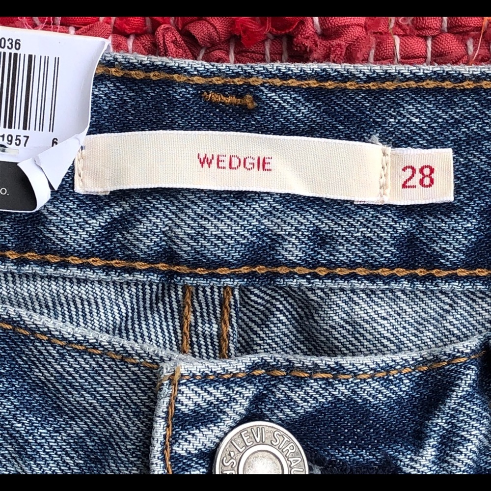 Levi’s premium High Rise button fly Wedgie size 28 - Picture 2 of 6